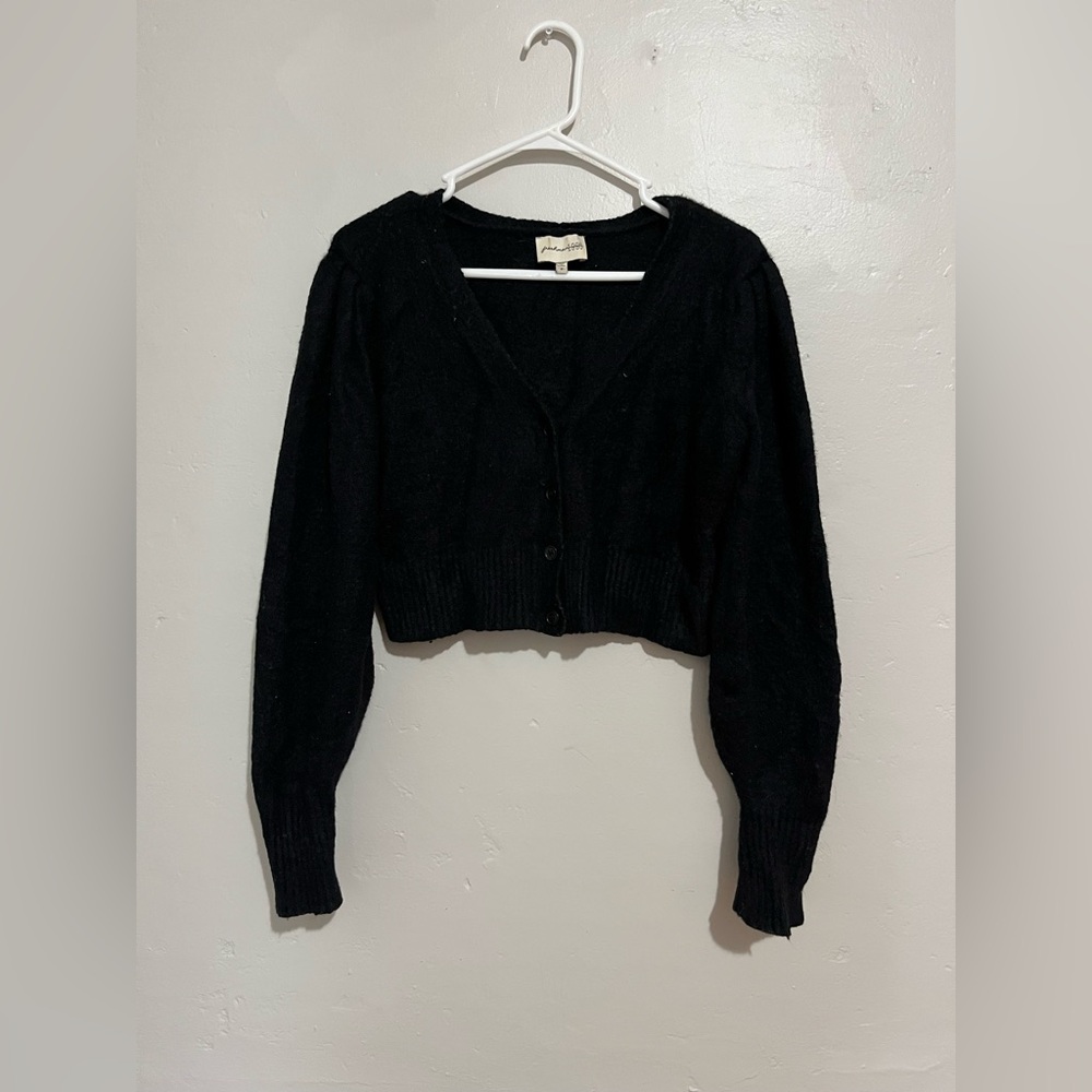 Freshman Black Button-Up Cropped Cardigan